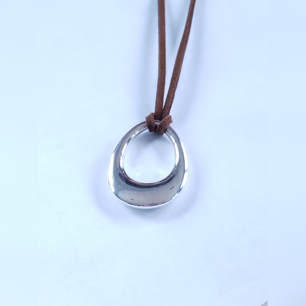 Silver and suede pendant necklace - Picture 6 of 6